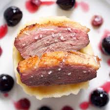 Magret De Canard Cerises Amarena Airelles Et Puree Vanillee Recette Magret De Canard Recette Facile Cuisine Francaise