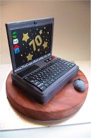 Hi all wish to bake a laptop cake for my hubby.need idea ,how can i make the keys on a rectangular laptop cake by: Pin By The Cupcake Lady Za On My Own Work Disney Birthday Cakes Birthday Cupcakes Decoration Computer Cake