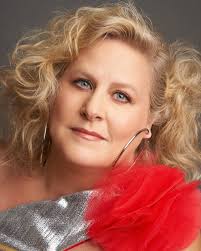 Showbiz! Had a ball talking with my pal @askmrmickey at @papermagazine  about @hbo Somebody Somewhere. Check out these fab pix of the NYC crew  @bridgeteverett @boomboomhiller by super talented @tgs Timothy  Greenfield-Sanders.