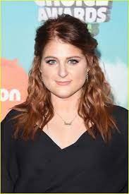 Charlie Puth Wins Favorite Collaboration At Kids Choice Awards 2016 Meghan Trainor Charlie Put Plus Size Hairstyles Plus Size Fashion Plus Size Fashion Tips