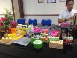 Yang harus diperhatikan adalah produk kecantikan yang digunakan. Bpom Menertibkan Kosmetik Ilegal Batampos Co Id
