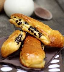 Recette Brioches Suisse A La Creme Patissiere Et Aux Pepites De Chocolat En Video Recette Recettes De Cuisine Recette Brioche Suisse Recette