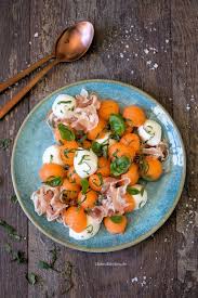 Erfischender Melonen Salat Mit Mozzarella Minze Pancetta Rezept Salat Mit Melone Vorspeisen Rezepte Salat Mit Fruchten