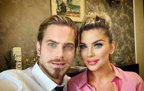 Alina laufer și ilan laufer sunt fericiții părinți a doi gemeni (fată și băiat). Reuniune De Familie ExtinsÄƒ PÄƒrinÈ›ii Alina Laufer È™i Jorge La AceeaÈ™i MasÄƒ Cu Actualii SoÈ›i Cum A Decurs Intalnirea Galerie Foto Stiri Vedete Si Evenimente Viva Ro