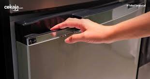 Kulkas dua pintu ini memiliki dimensi 535 x 1275 x 550 mm sehingga tidak akan memakan banyak tempat. 6 Merek Kulkas Murah Terbaik Dan Hemat Listrik Paling Recommended Di 2020