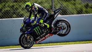 Fans von valentino rossi und die mitglieder des gelben volkes können aus einer breiten palette von aufklebern von valeyellow diese aufkleber sind perfekt für helm, motorrad, auto, zu hause oder. Valentino Rossi Mit Corona Pause Gerloff Als Ersatz Motorradonline De