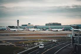 USA in Massive Travel Mayhem, Leaving Hundreds of Passengers Stranded Across Charlotte, San Diego, Fort Lauderdale, Newark, and Others as 584 Flights Delayed and 123 Canceled at Denver International Airport: Here’s the Updated List!