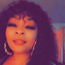 Angie Roberds's Instagram, Twitter & Facebook