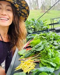 You might already know these bloating tips, but I'm here to reiterate them.  Eat slow, chew, and eat early (potentially alone lol).