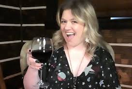 Au terme d'une saison exceptionnelle, la qualité des talents présents d'une part, et le contexte extraordinaire de la situation sanitaire de l'autre. The Voice Recap Which Five Singers Were Eliminated Top 9 Results Tvline