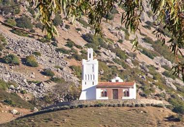 The Spanish Mosque overlooking the valley, AI generated