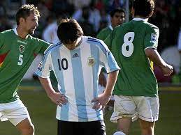Join as english as lionel messi and his argentina side face bolivia in the 3,600m altitude of la paz with the world cup qualifier starting at 22:00 cest. Argentina Vs Bolivia Lionel Messi Y El Dia Que Recibio 6 1 En La Paz Eliminatorias Qatar 2022 Nczd Futbol Internacional Depor