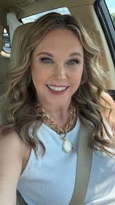 Had to get some company headshots today!! Always having fun!, Thanks to  @merlot_beauty_bar for the hair and makeup😘😘😘, #petersoninthepines  #headshots #newhomes #dreamfinders #raeford #fortliberty ...