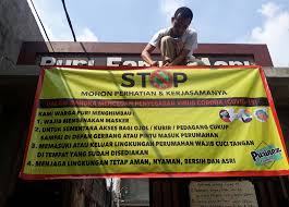 Maybe you would like to learn more about one of these? Warga Pasang Spanduk Himbauan Bermasker Dan Mencuci Tangan