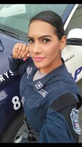 Mujer Policía en Acción en Panamá