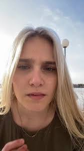 Elizabeth Grigg's Instagram, Twitter & Facebook