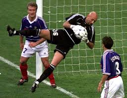 Memphis depay stands at a height of 1.76m i.e. Fabien Barthez Height Was No Barrier For A Goalkeeper Living Life In The Fast Lane Football Thesportsman