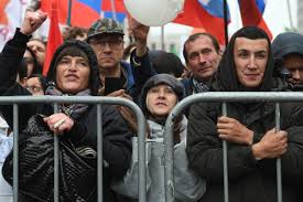 + протестующие нападают на полицейских фото: Regionalnyj Zapret Na Miting Ne Mozhet Byt Shire Federalnogo Konstitucionnyj Sud Napomnil Subektam Pro Polnomochiya