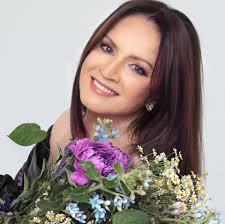 Напомним, софия ротару (настоящая фамилия ротарь — прим. Vot I Priblizhaetsya K Koncu Sofia Rotaru Sofiya Rotaru Facebook