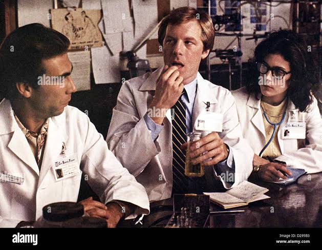 Kuess Mich, Doc Young Doctors In Love Taylor Negron, Michael McKean, Sean  Young *** Local Caption *** 1982 Stock Photo - Alamy