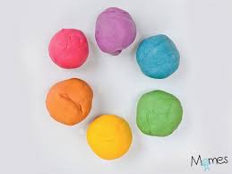 La pâte à sel est une pâte à modeler à base de farine et de sel qui permet de fabriquer tous types d'objets décoratifs (tels que des bijoux). Recette De La Pate A Sel Maison Momes Net