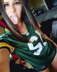 Hell Yeah! I'M READY to KICK SOME PACKERS LONS ASS 4IVE ME A 40 PACK 40!!  CHEESEHEADS LAGKENS
