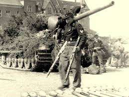 Albert Ernst And His Jagdtiger Unit Of 1 S Pz Jg Abt 512 Surrendered At Iserlohn In The Ruhr Pocket On April 16 1945 3 Jagdt War Tank Wwii Photos History War