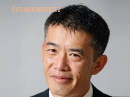 Yi Tien Cho, nicknamed Mr. Willoughby by Jamie, is a Chinese exile living  in Edinburgh. Even more of a duck out of water than Claire, he can do  acrobatics, has a sexual