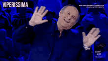 Sono tornato e sono olto piu crudi di primaaaa. Gerry Scotti Gifs Tenor
