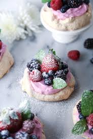 Mini Mixed Berry Pavlovas Recipe Mixed Berries Recipes Delicious Desserts