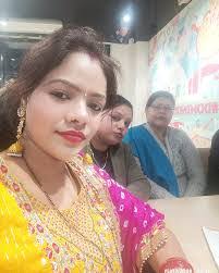 Shelly Seth's Instagram, Twitter & Facebook