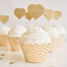 Ces jolies serviettes motif coeurs blancs raviront votre décoration de table d'anniversaire, de baptême ou de baby shower. Decoration Anniversaire Enfant Blanc Et Or Les Bambetises