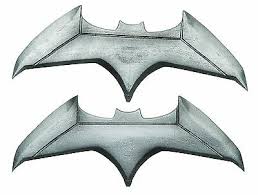 At one point, ben affleck, who played batman in zack snyder's batman v superman and justice league, was set to direct and star in a new solo batman movie. Batman V Superman Dawn Of Justice Ben Affleck Batman Large Batarangs Set Of 2 Ebay