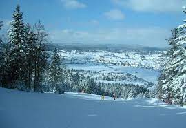 Alors que dans la plupart des pays cela est largement exagéré, il y a des endroits où il fait vraiment froid. Mouthe Doubs La Petite Siberie Le Village Le Plus Froid De France Videos Sondages Tendances