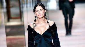 January 28, 2021 4:42 pm ist. Demi Moore Jetzt Aussert Sie Sich Zu Ihrem Laufsteg Auftritt Gala De