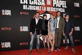 Lalu apa bedanya netflix dengan layanan streaming serupa seperti google play movies, iflix, dan hooq? Netflix Star Aus Haus Des Geldes Im Heissen Bikini Sexy National Vol At
