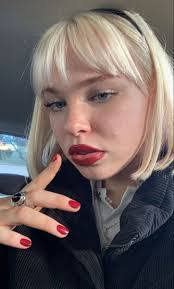 Dakota Warren's Instagram, Twitter & Facebook