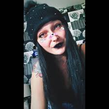 Hello, My parents are looking for someone to paint the outside of their  house, front and back. Could anyone recommend anyone that could help  please. Paint is provided 🫟🎨 Thank you in