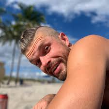 Lemon-Garlic Chicken Kebabs by Zack Chug Follow for more Breaking It Down  with @thecoachthatcooks 👨🏻‍🍳 First off, the food: Kebabs are so tasty.  So are yogurt marinades. They help give you super