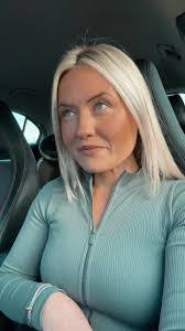 Tamara Hickman's Instagram, Twitter & Facebook