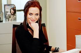 Mais en tant qu'assistante de la tyrannique rédactrice en chef d'un prestigieux magazine de mode, elle va vite découvrir ce que le mot « enfer » veut dire… running time: Emily Du Diable S Habille En Prada Va Avoir Son Propre Roman