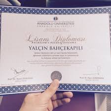 Woody allen, filmde, radyonun 1940'lı yılların toplumsal yaşantısında ne denli önemli bir rol oynadığının altını çiziyor esas olarak. Fotos Bei Anadolu Universitesi Acikogretim Burosu 1 Tipp Von 1057 Besucher