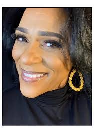 Lisa Batiste's Instagram, Twitter & Facebook