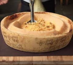 Cheese Wheel Pasta Risotto A Delicious And Unique Way To Serve Your Favorite Pasta Italian Restaurant Food Stations Food