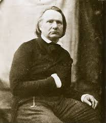 Homme de lettres mais aussi homme public et politique, victor hugo a souvent mis son engagement au service des plus démunis. Victor Hugo Larousse