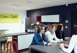 1 français sur 2 aimerait apporter plus de couleurs dans sa cuisine. Franchise Cuisine Equipee Socoo C Demenage Son Siege Social