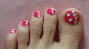 White Flower Petals Easy Design For Toe Nails Nails With A Hair Flower Nail Designs Simple Toe Nails Flower Toe Nails