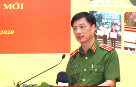 Được biết, ông nguyễn duy linh có liên quan đến phan văn anh vũ (còn gọi là vũ nhôm, chủ tịch hội đồng quản trị công ty cổ phần xây dựng bắc nam 79) ở thời điểm năm 2018, khi ông linh là phó tổng cục trưởng một tổng cục trước đây thuộc bộ công an. Cong An Khong Ä'á»ƒ Ä'áº¡n Bá»c Ä'Æ°á»ng Lam Sa Nga