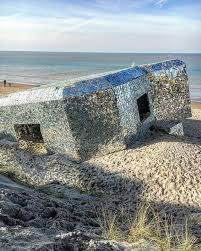 Le Bunker Constelle De Miroirs Brises De Anonyme Project Dunkerque The Blockhaus Coated By Mirror Broken On Dunkerque Plage Dunkerque Architecture Paysage