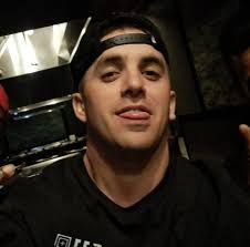 Popped up into My Dm's Says he's single Syracuse, NY area Looks a bit  desperate. Any info?